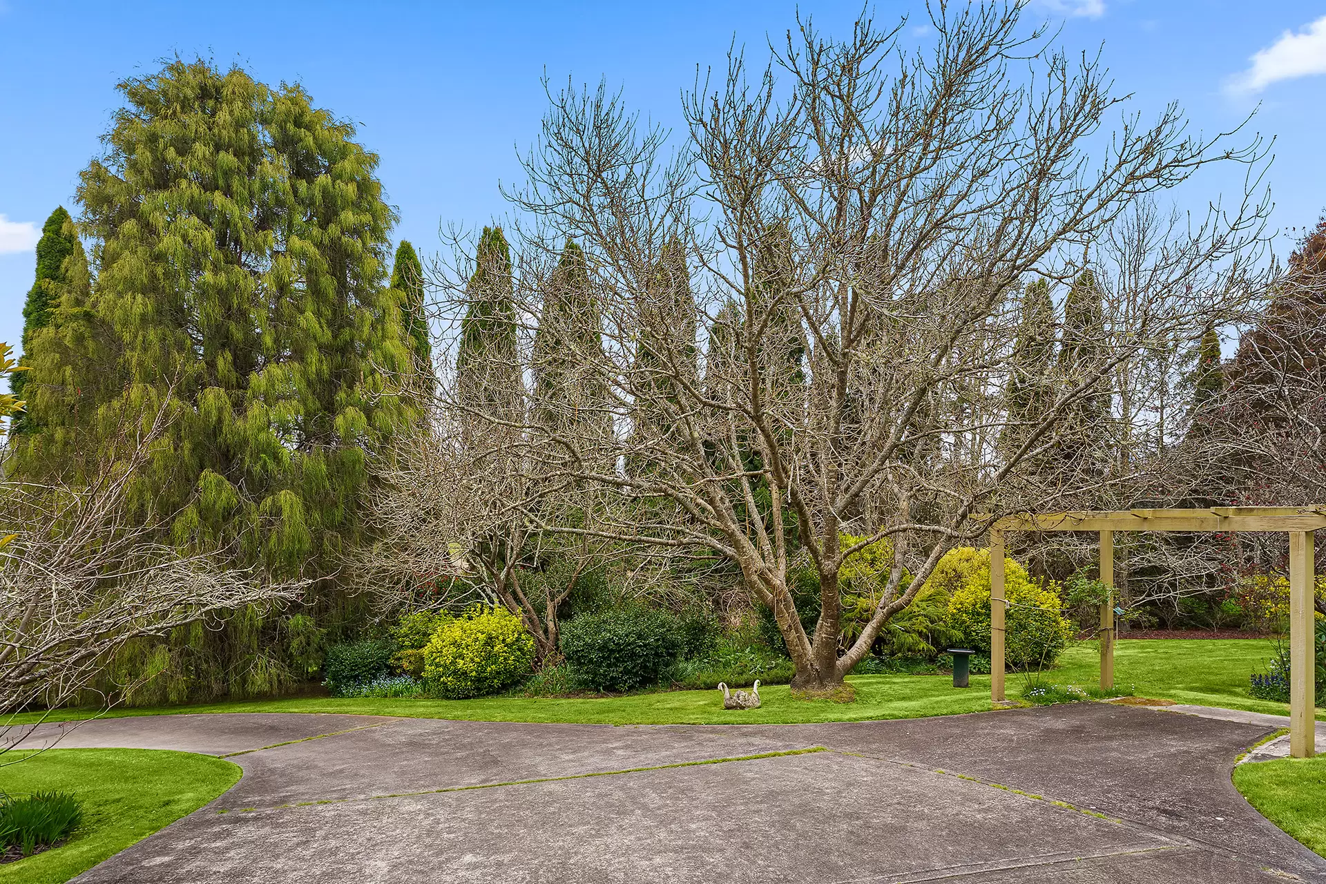 4 Fairway Drive, Bowral Sold by Drew Lindsay Sotheby's International Realty - image 1