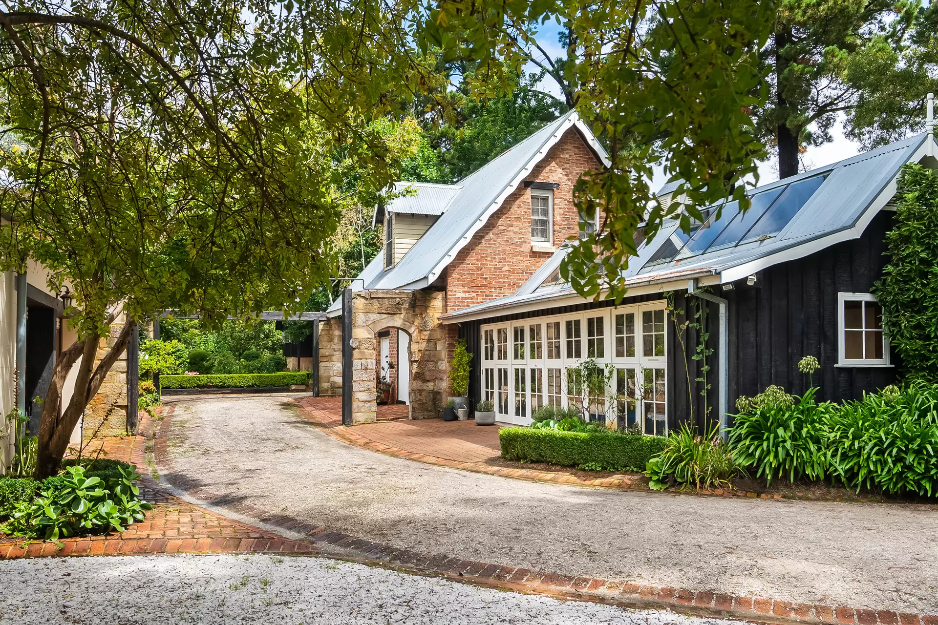 17-19 Holly Road, Burradoo Sold by Drew Lindsay Sotheby's International Realty - image 1