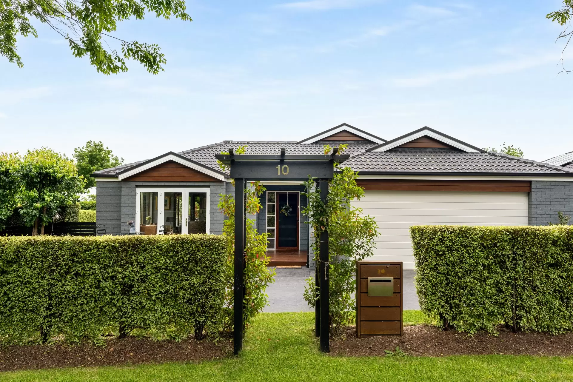 10 Mairinger Crescent, Bowral For Sale by Drew Lindsay Sotheby's International Realty - image 1