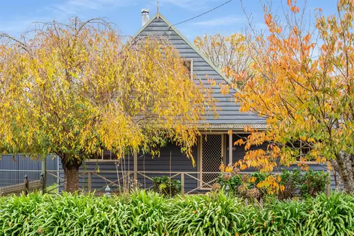 12 Swan Street, Robertson For Sale by Drew Lindsay Sotheby's International Realty