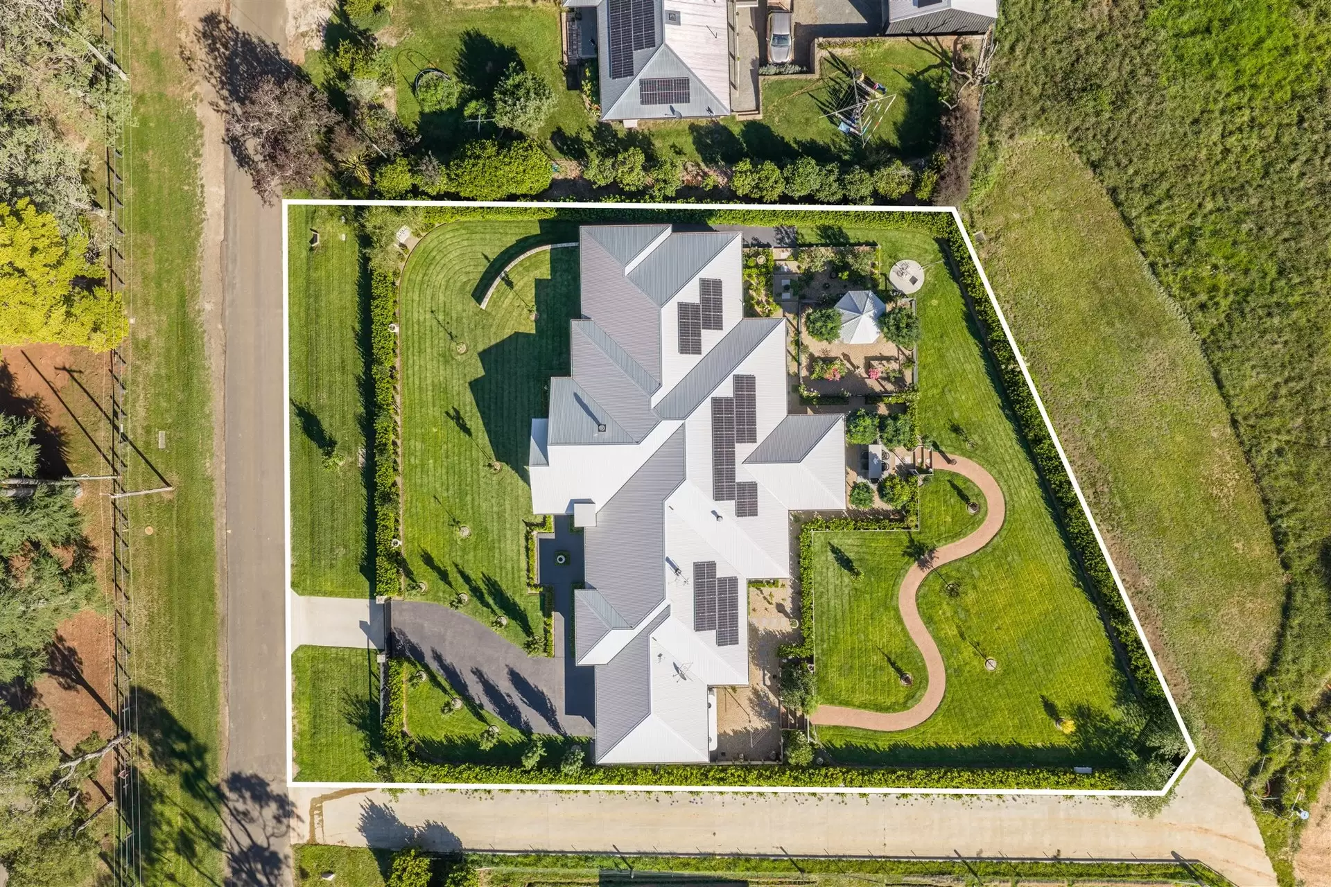 36 School Lane, Exeter For Sale by Drew Lindsay Sotheby's International Realty - image 3