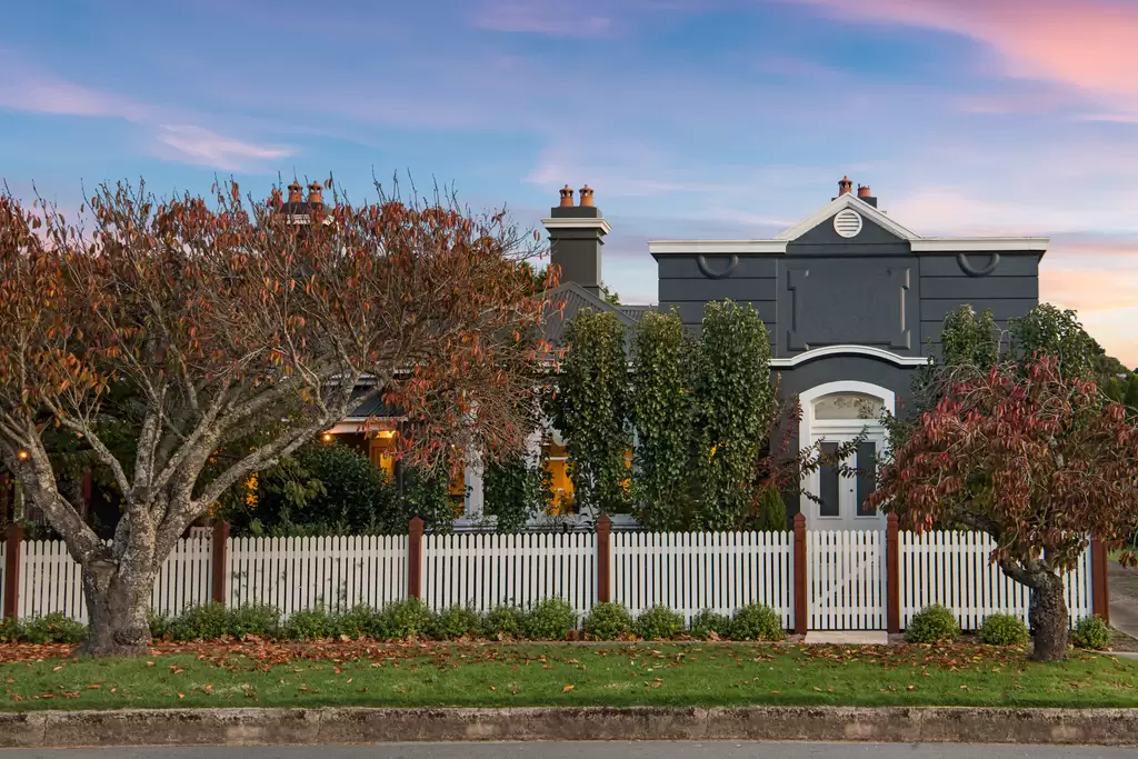 67-69 Hoddle Street, Robertson For Sale by Drew Lindsay Sotheby's International Realty