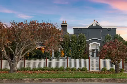 67-69 Hoddle Street, Robertson For Sale by Drew Lindsay Sotheby's International Realty