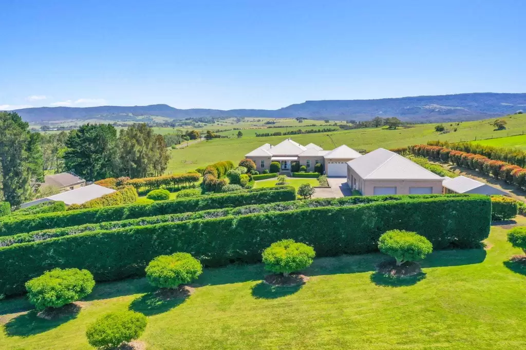 9 Corks Lane, Milton For Sale by Drew Lindsay Sotheby's International Realty