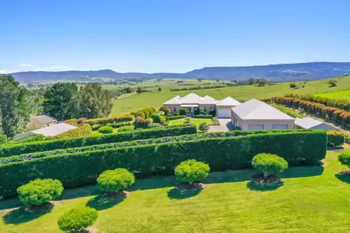 9 Corks Lane, Milton For Sale by Drew Lindsay Sotheby's International Realty