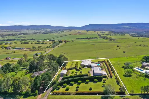 9 Corks Lane, Milton For Sale by Drew Lindsay Sotheby's International Realty