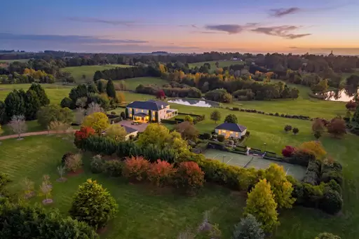 470 Ellsmore Road, Exeter For Sale by Drew Lindsay Sotheby's International Realty